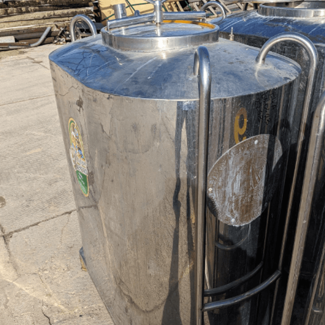 Емкости 500 л, с рубашкой и термоизоляцией.