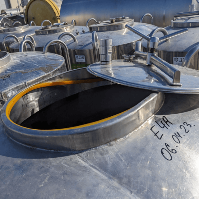 Емкости 500 л, с рубашкой и термоизоляцией.