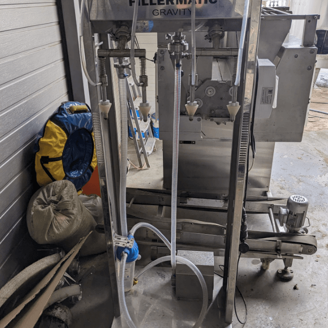 Полуавтомат розлива спокойных жидкостей в пластиковую и стеклянную тару