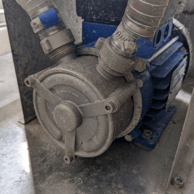 Полуавтомат розлива спокойных жидкостей в пластиковую и стеклянную тару