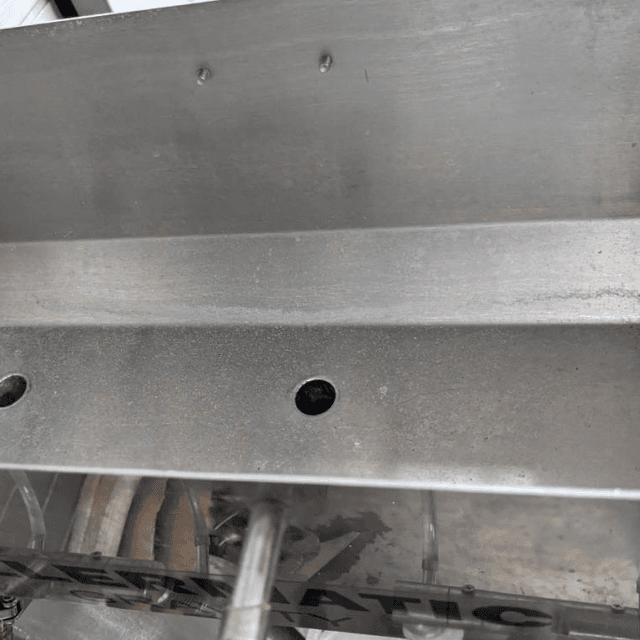 Полуавтомат розлива спокойных жидкостей в пластиковую и стеклянную тару