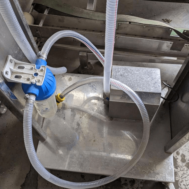 Полуавтомат розлива спокойных жидкостей в пластиковую и стеклянную тару