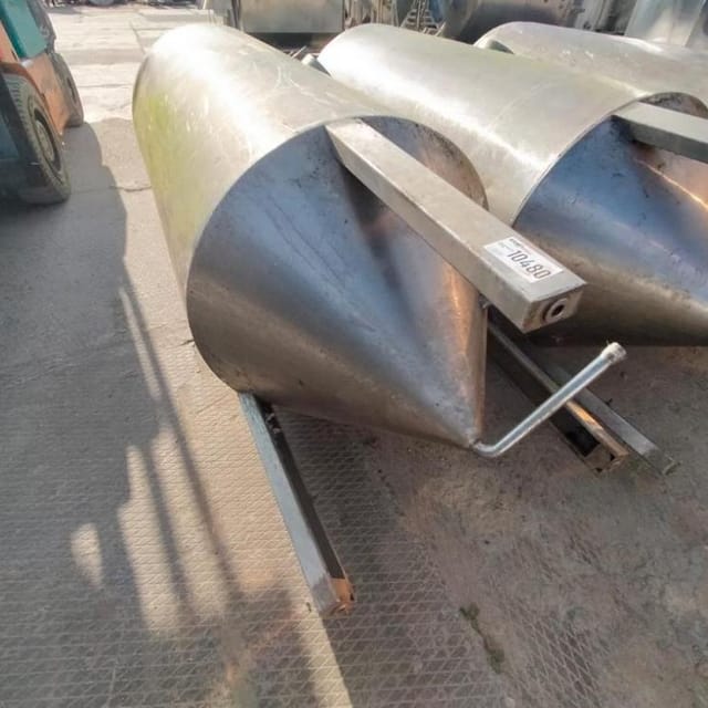 Емкость 1м3 с конусом одностенная инв.10479