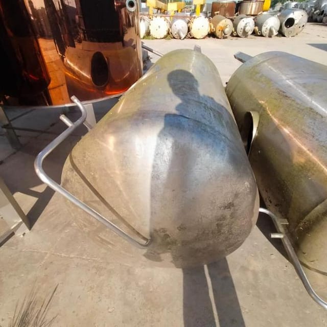 Емкость 1м3 с конусом одностенная инв.10479