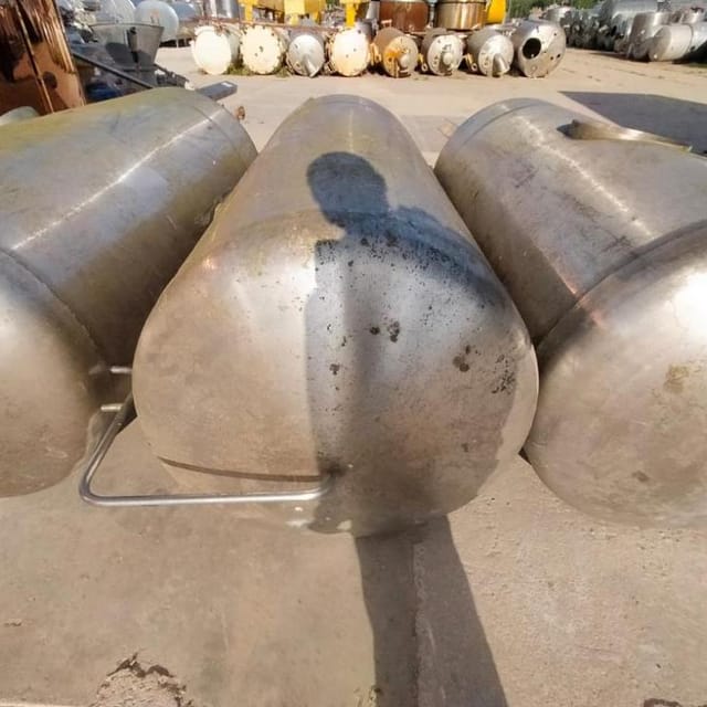 Емкость 1м3 с конусом одностенная инв.10479