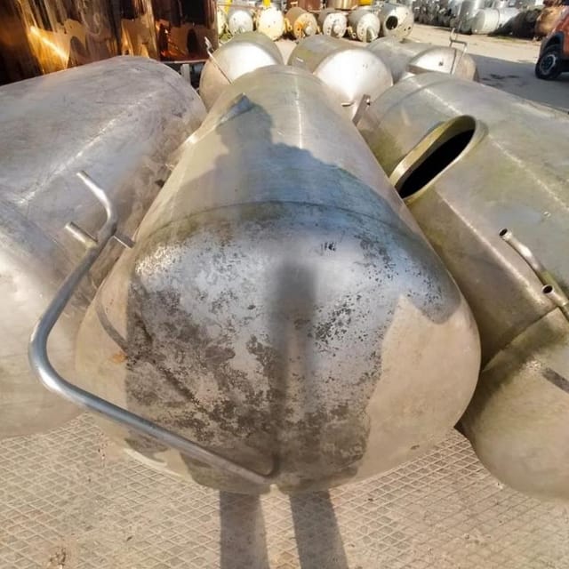 Емкость 1м3 с конусом одностенная инв.10479