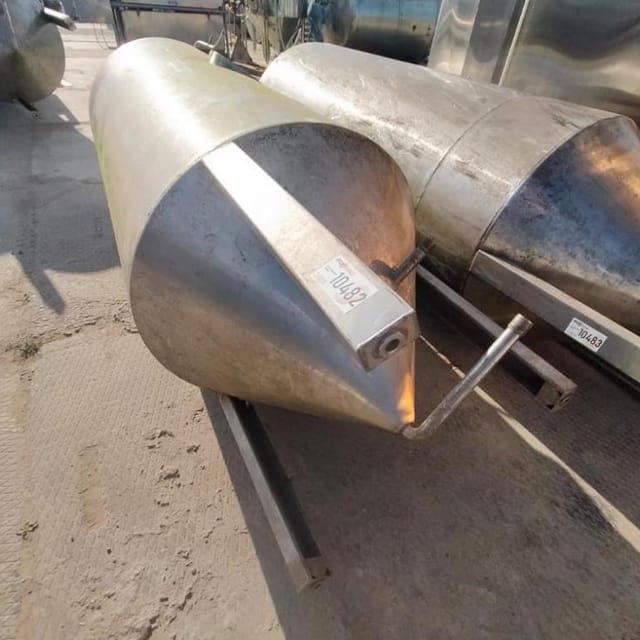 Емкость 1м3 с конусом одностенная инв.10479