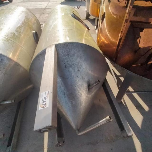 Емкость 1м3 с конусом одностенная инв.10479