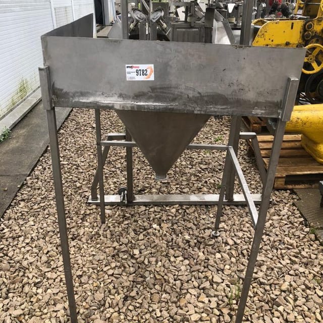 Стол с воронкой инв.9782