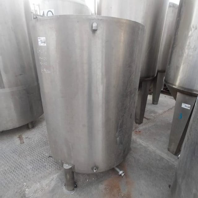 Емкость одностенная 900л инв.10446