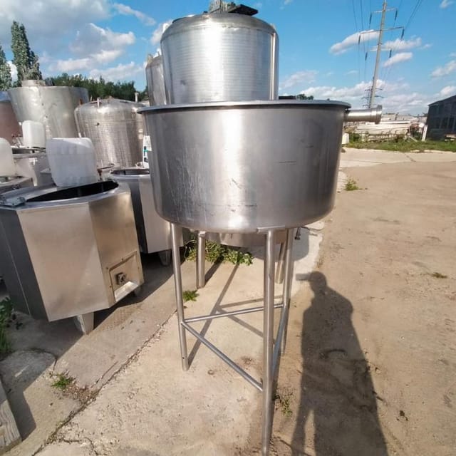 Емкость одностенка 150л на ножках инв.12861