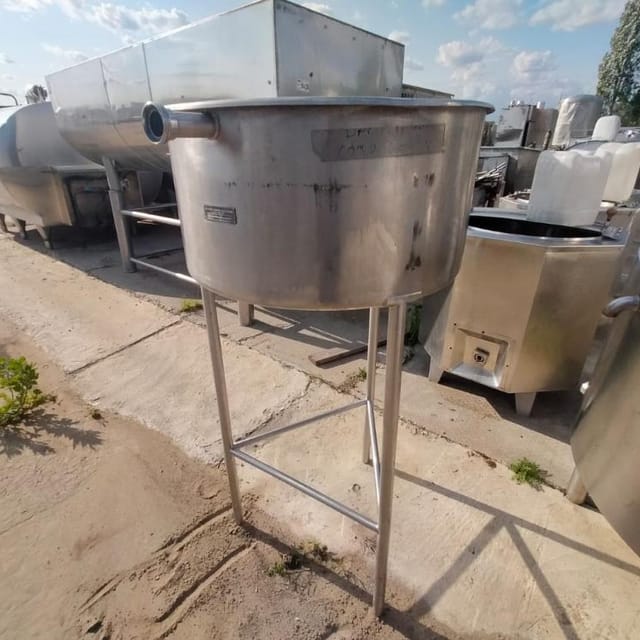 Емкость одностенка 150л на ножках инв.12861