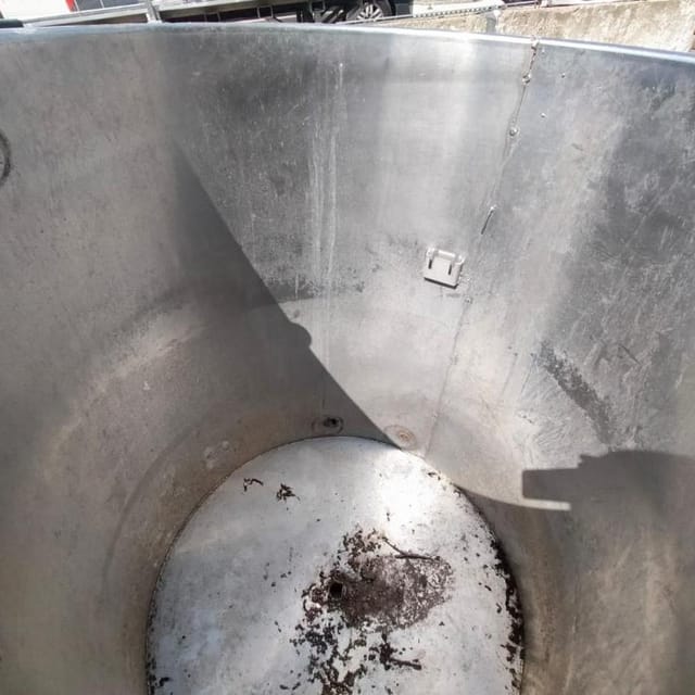 Емкость 900л рубашка из черного металла инв.12829
