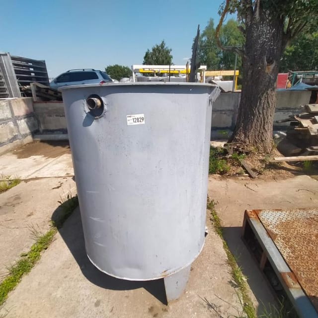 Емкость 900л рубашка из черного металла инв.12829