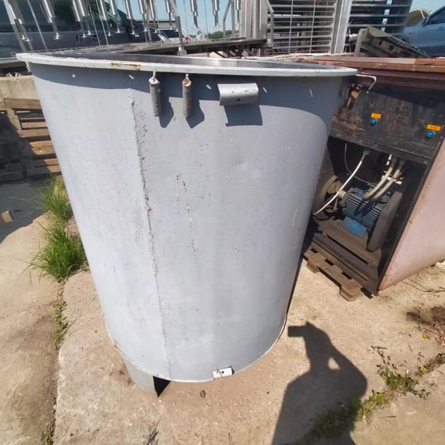 Емкость 900л рубашка из черного металла инв.12829