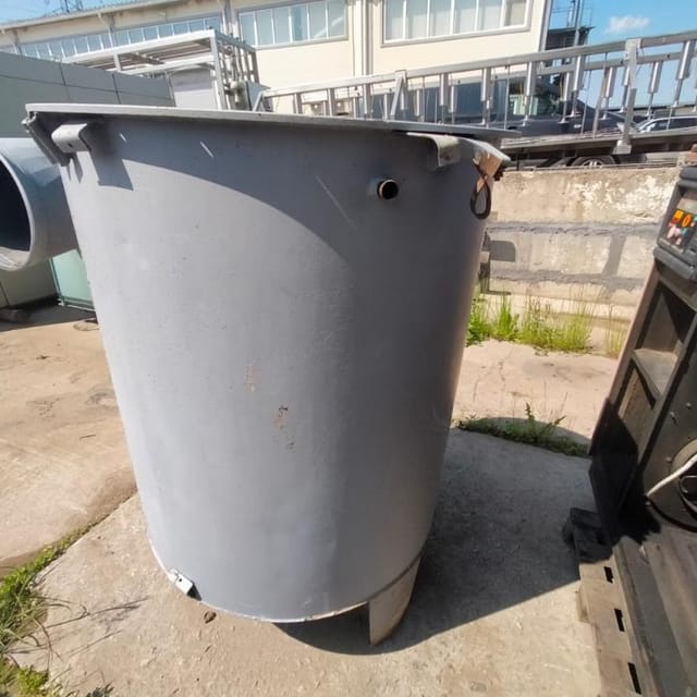 Емкость 900л рубашка из черного металла инв.12829