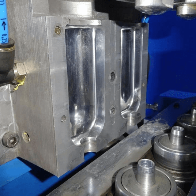 Автомат выдува EGO 2-600cc ПЭТ бутылки 100мл и 125мл