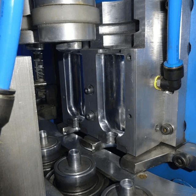 Автомат выдува EGO 2-600cc ПЭТ бутылки 100мл и 125мл