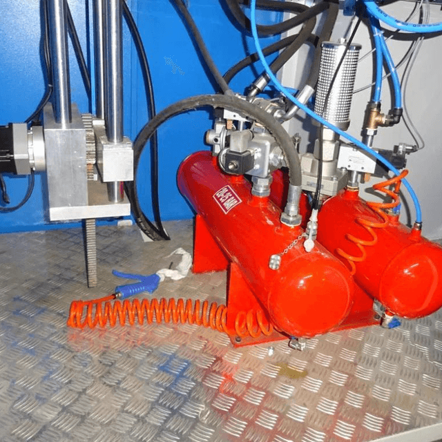 Автомат выдува EGO 2-600cc ПЭТ бутылки 100мл и 125мл