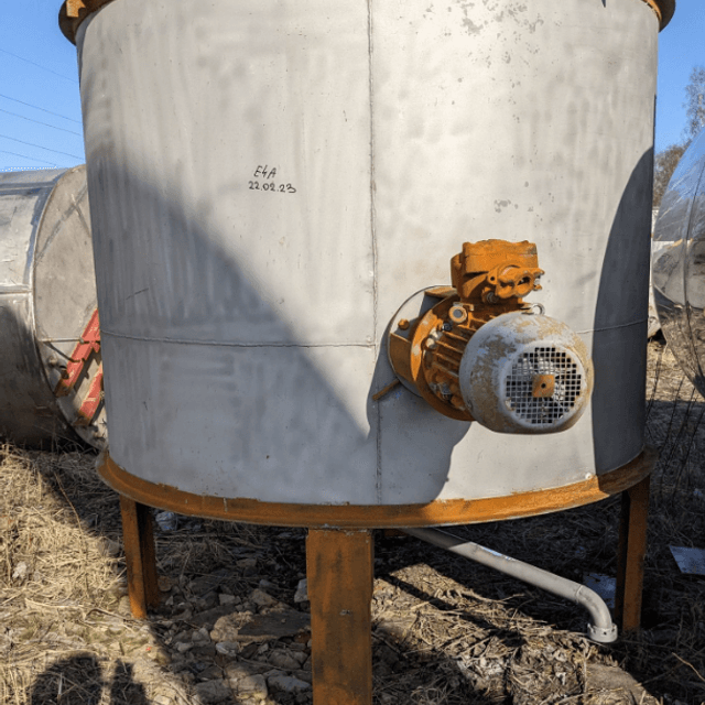 Емкость 5куб.м. мешалка сбоку