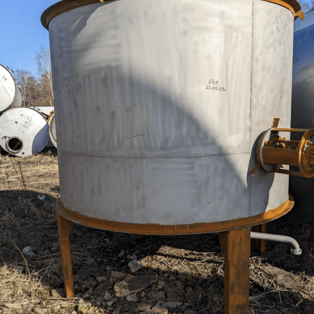 Емкость 5куб.м. мешалка сбоку