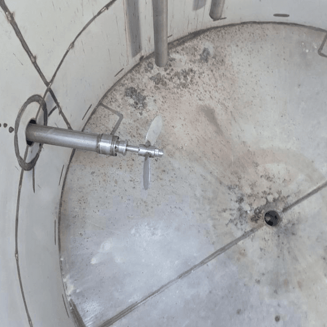 Емкость 5куб.м. мешалка сбоку