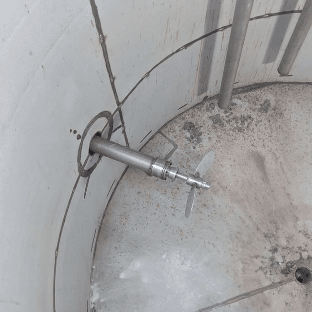 Емкость 5куб.м. мешалка сбоку