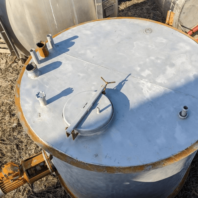 Емкость 5куб.м. мешалка сбоку