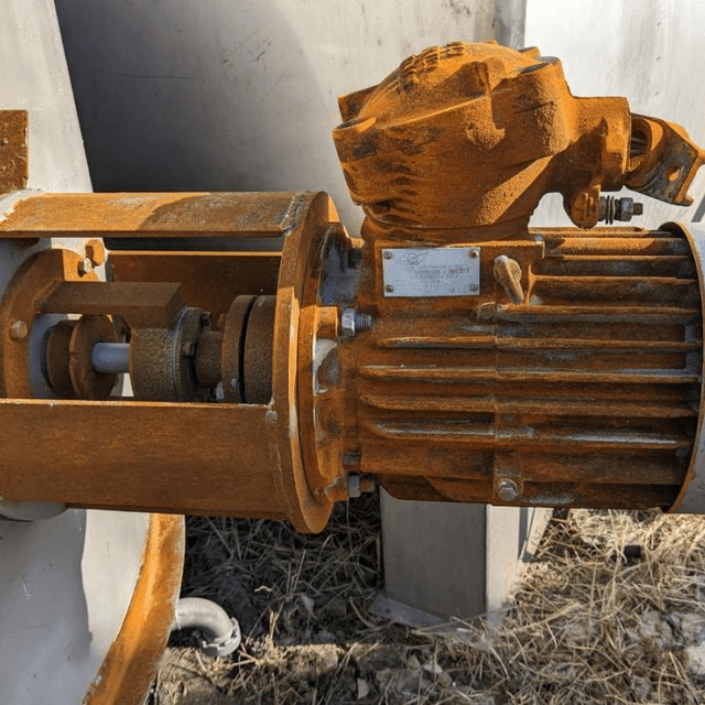 Емкость 5куб.м. мешалка сбоку