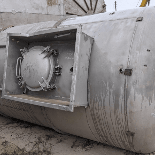 Емкость 6 куб.м. Две секции по 3 куб.м.  