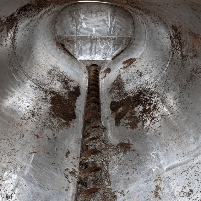 Емкость 14 куб.м. горизонтальная, термос, шнек на дне е.1864