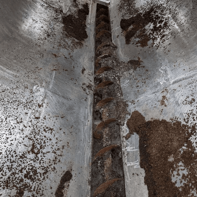 Емкость 14 куб.м. горизонтальная, термос, шнек на дне е.1864