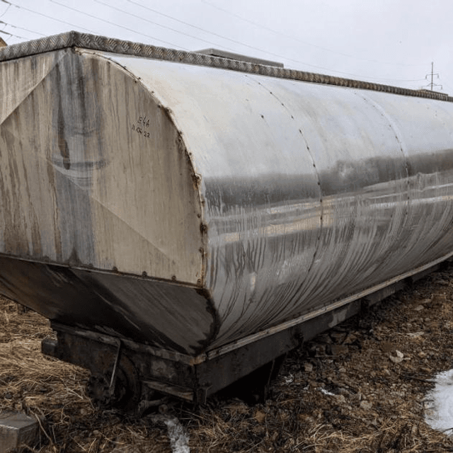 Емкость 14 куб.м. горизонтальная, термос, шнек на дне е.1864