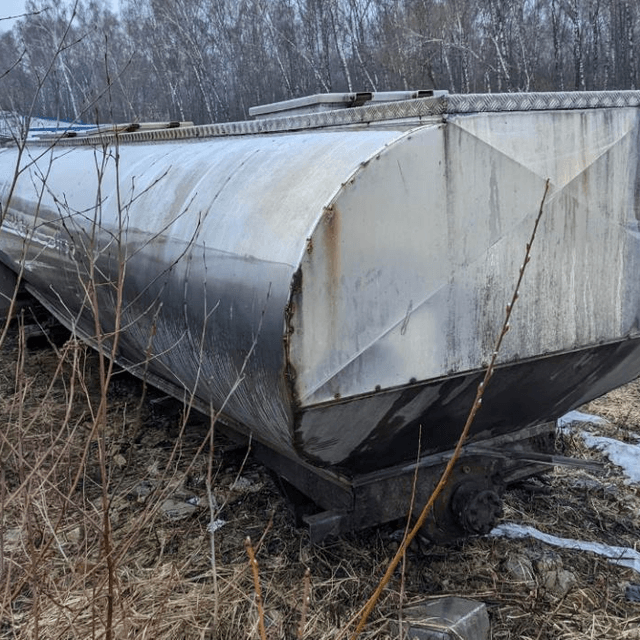 Емкость 14 куб.м. горизонтальная, термос, шнек на дне е.1864