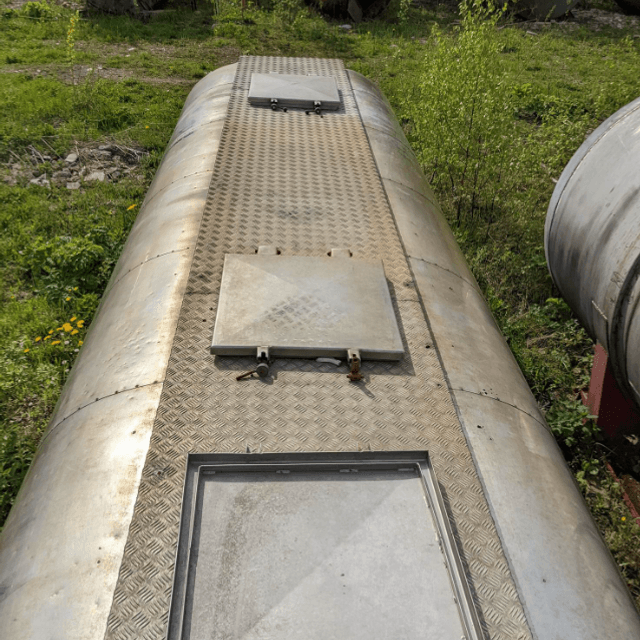 Емкость 14 куб.м. горизонтальная, термос, шнек на дне е.1864