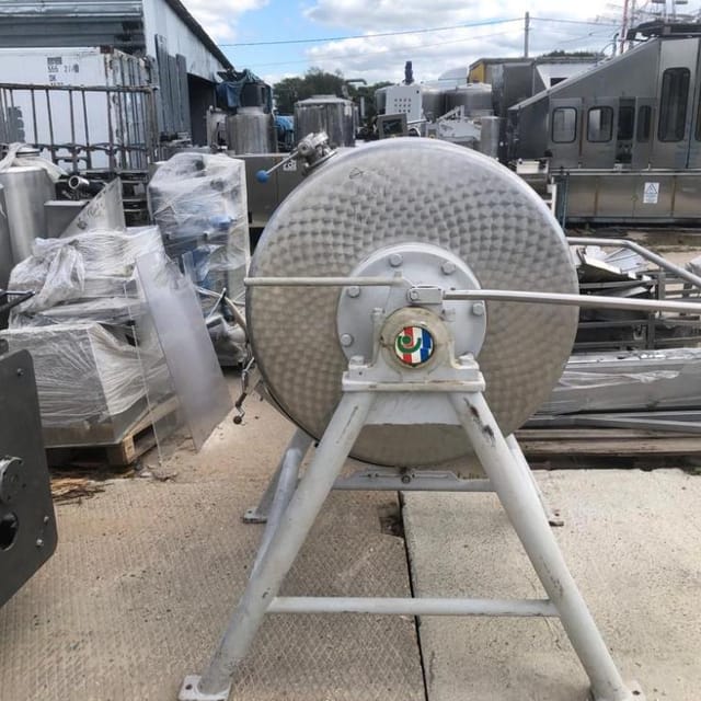 Маслобойка 300 л инв.9588