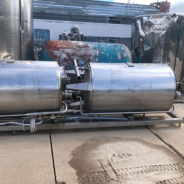 Сип-мойка 4 емкости по 1 т инв.9529