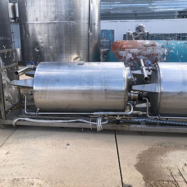 Сип-мойка 4 емкости по 1 т инв.9529