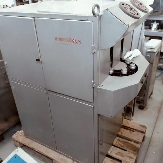 Полуавтомат выдува со станцией разогрева ПВ-7/3 инв.6974