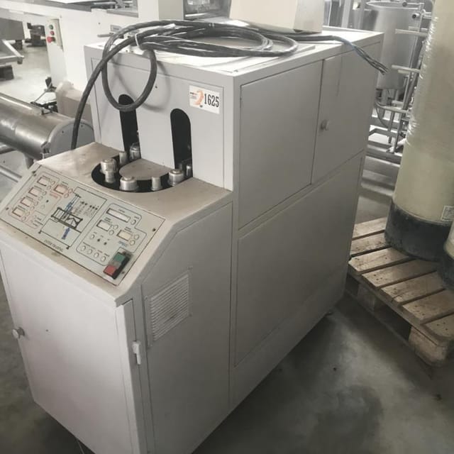 Полуавтомат выдува со станцией разогрева ВПМ-8 инв.1624