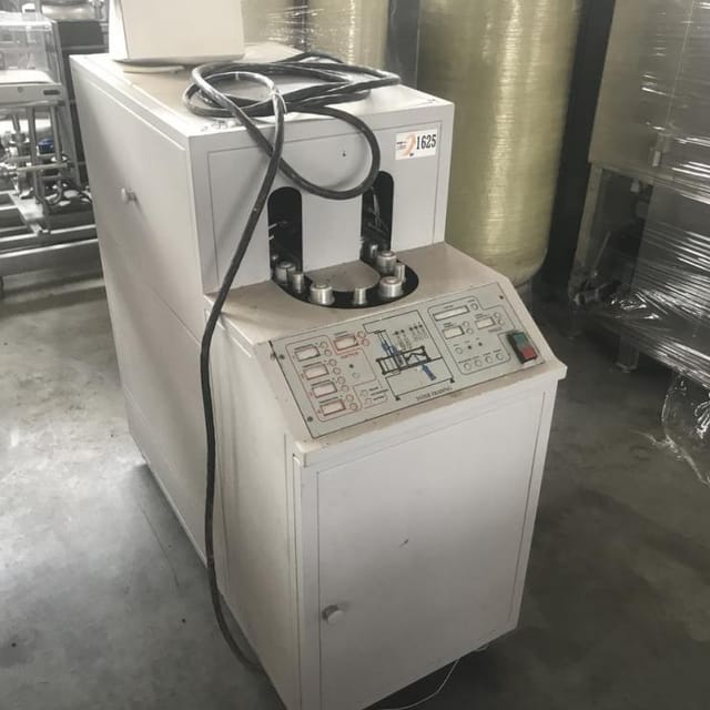 Полуавтомат выдува со станцией разогрева ВПМ-8 инв.1624