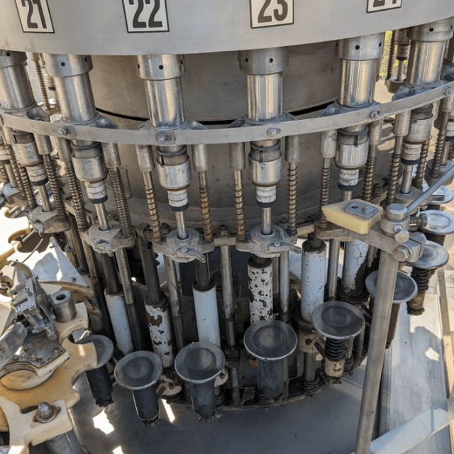 Моноблок розливо-укупорочный Ленпродмаш