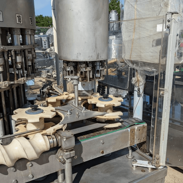 Моноблок розливо-укупорочный Ленпродмаш