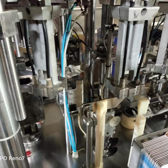 Фасовочный автомат УФАС-1200 Clean, пюр-пак с пробкой инв.6083