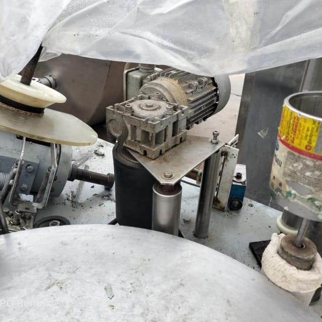 Этикетавтомат для нанесения пленочной этикетки ЭР-8 инв.9304