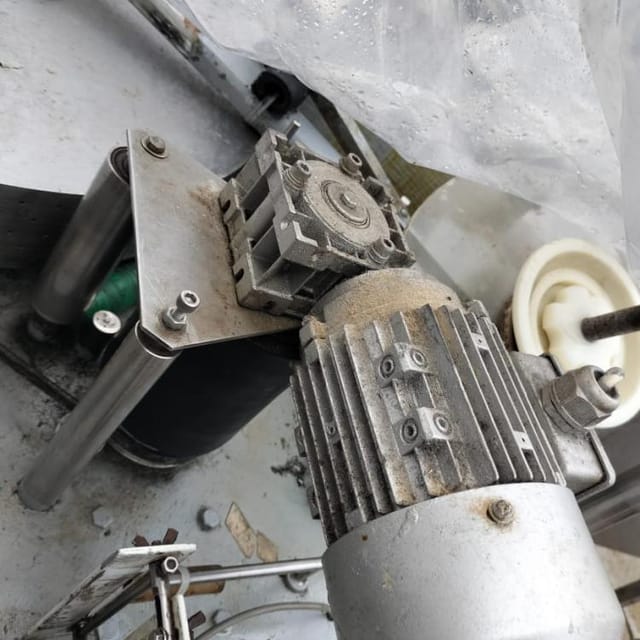 Этикетавтомат для нанесения пленочной этикетки ЭР-8 инв.9304