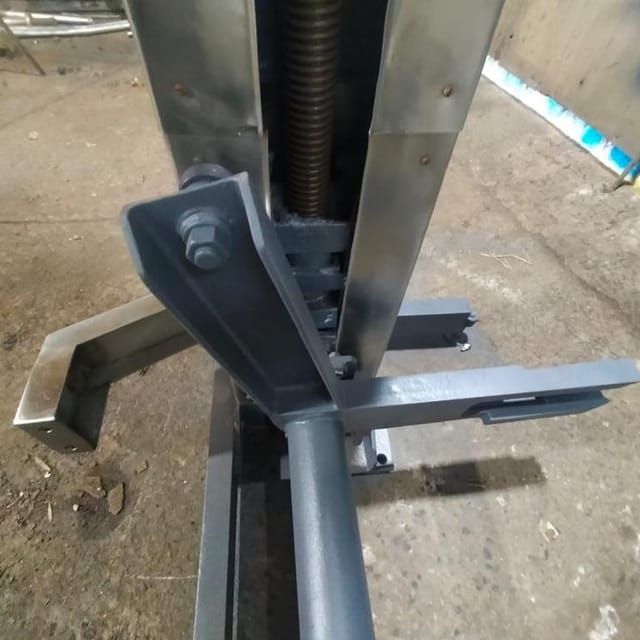 Подъемник для тележки 200л инв.10065