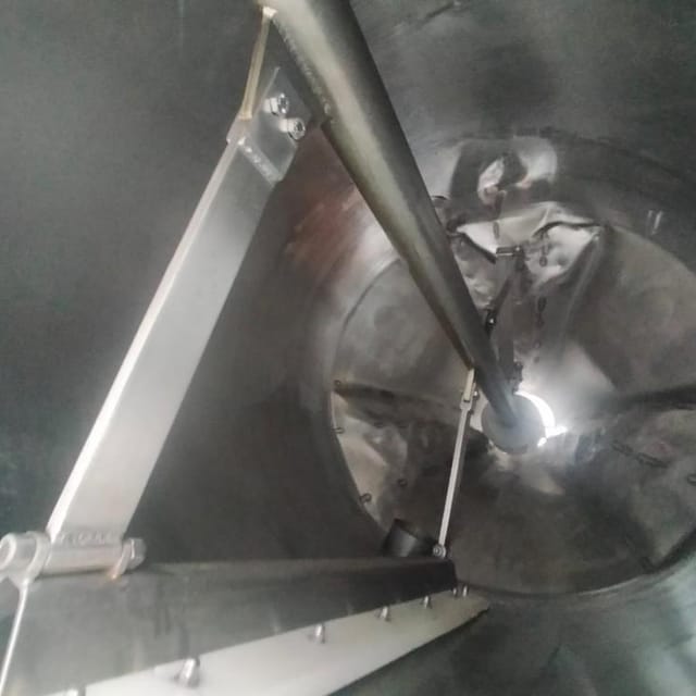 Ёмкость с рубашкой  1000л с конусом и мешалкой инв.10146