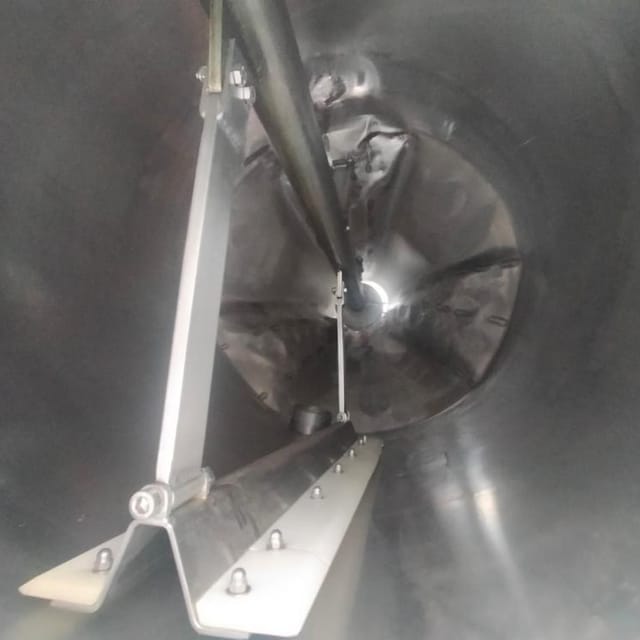 Ёмкость с рубашкой  1000л с конусом и мешалкой инв.10146