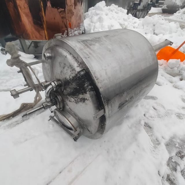 Ёмкость с рубашкой  1000л с конусом и мешалкой инв.10146